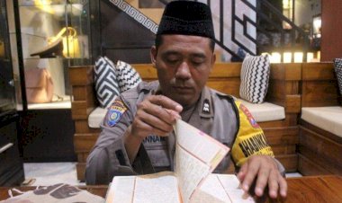 Jadi-Guru-Ngaji,-Cara-Pak-Bhabin-Polres-Kediri-Kota-Bangun-Moral-Generasi-Bangsa-Sejak-Dini